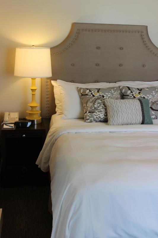 Economy Queen Room image 2
