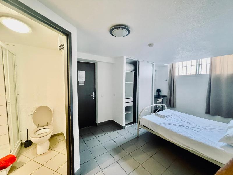 Double Room image 4