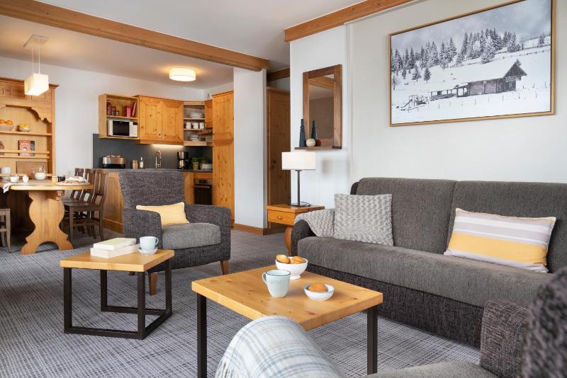 Superior Three-Bedroom Apartment - access to the outdoor pool (8 People) image 1