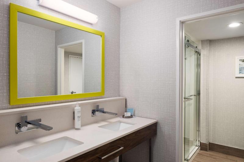 One-Bedroom King Suite - Non-Smoking image 2