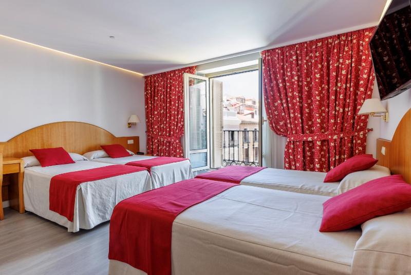 Quadruple Room image 3