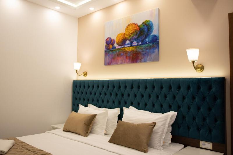 Standard Double or Twin Room image 4