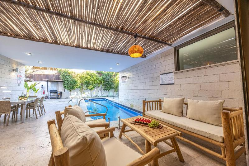Country Villa - Ella Sun - image 32