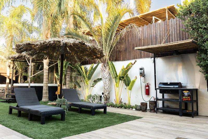 Country Villa - Ella Sun - image 18
