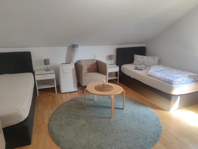 Double Room with Shared Bathroom image 3