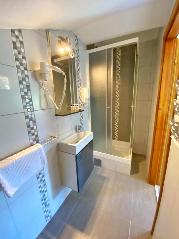 Standard Double Room image 2