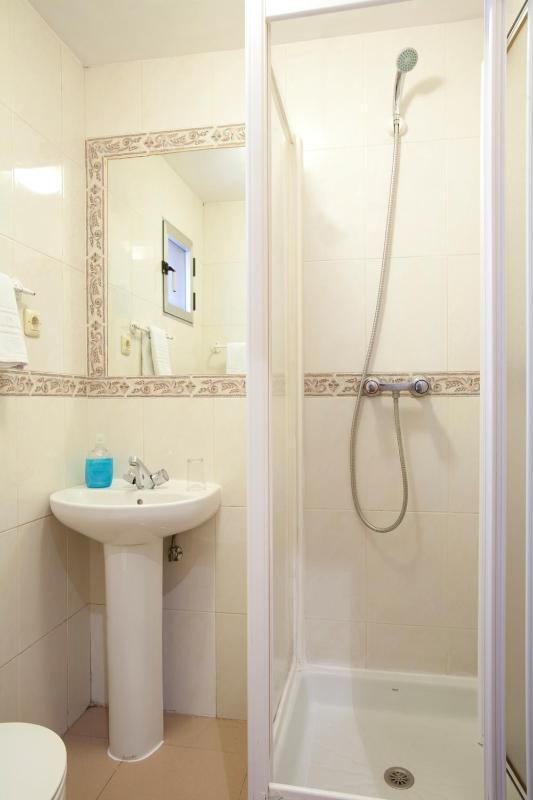 Single Room with Private Bathroom image 3