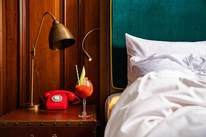 Premium King Room image 4