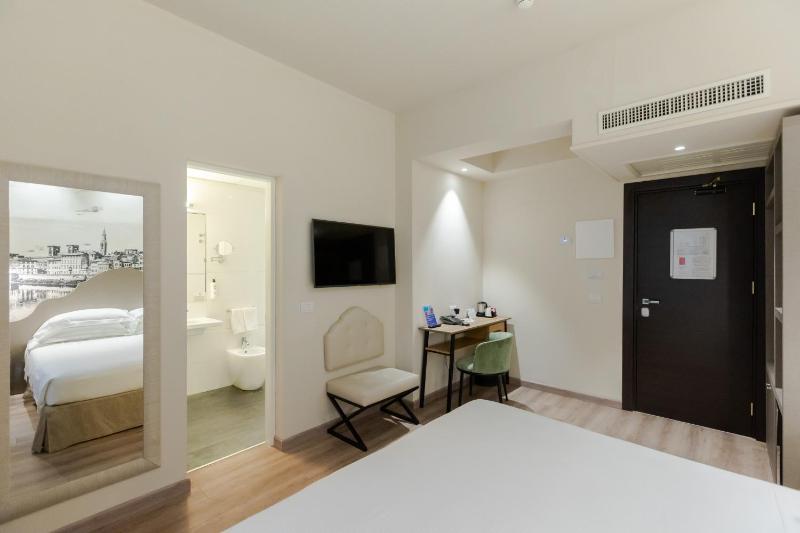 Classic Triple Room image 4