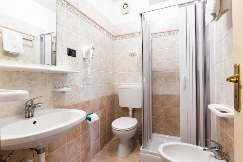 Double or Twin Room image 3