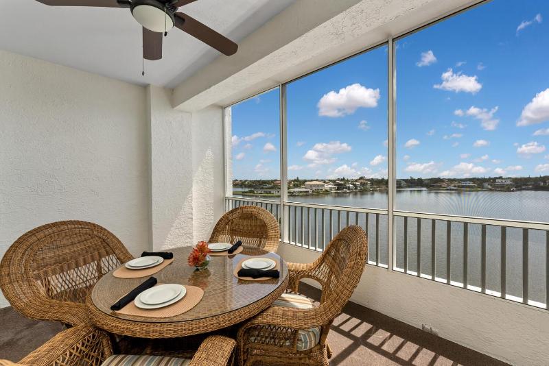 Standard Suite with Bay View image 2