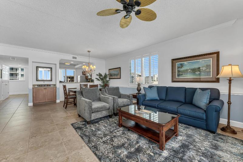 Standard Suite with Bay View image 3