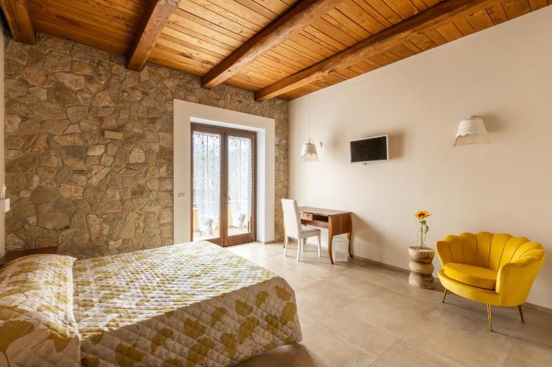 Double Room with Terrace image 2