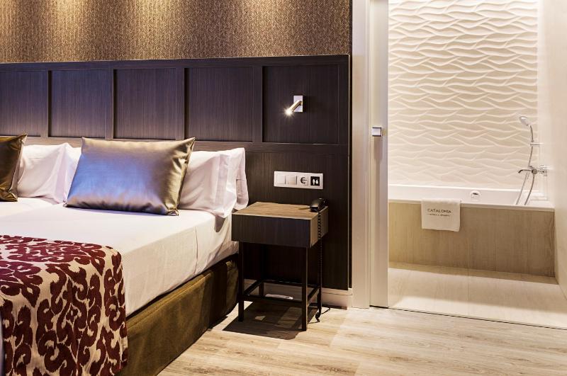 Deluxe Double Room image 3