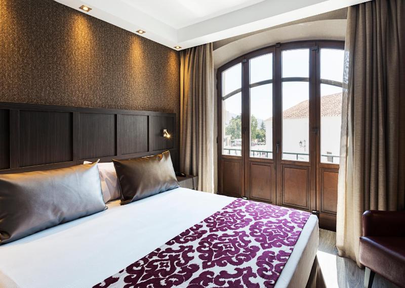 Superior Double Room image 3