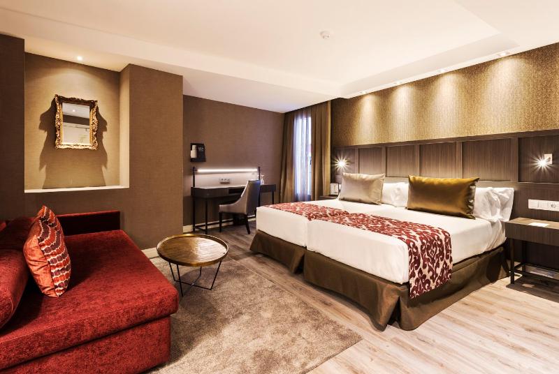 Deluxe Triple Room (3 Adults) image 4