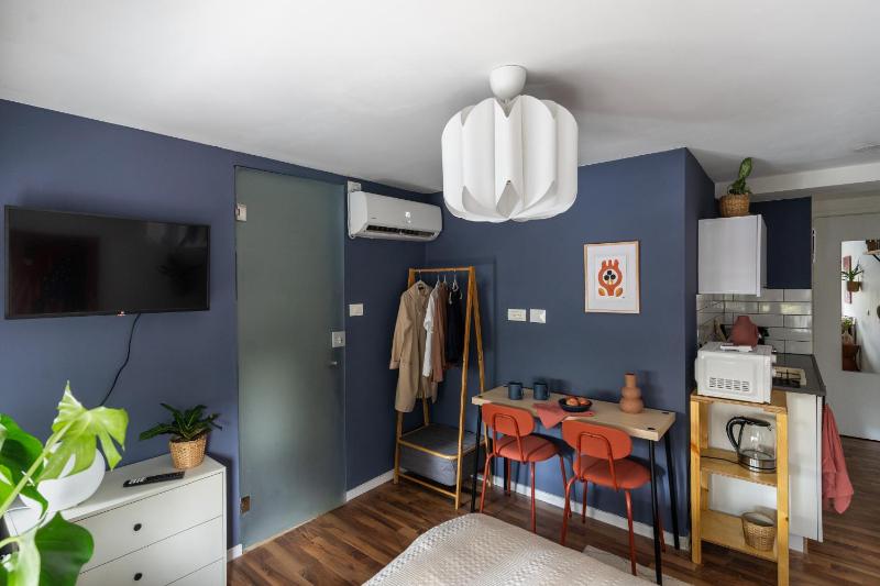 Dotan's Boutique Studios - By Gordon Beach! - image 9