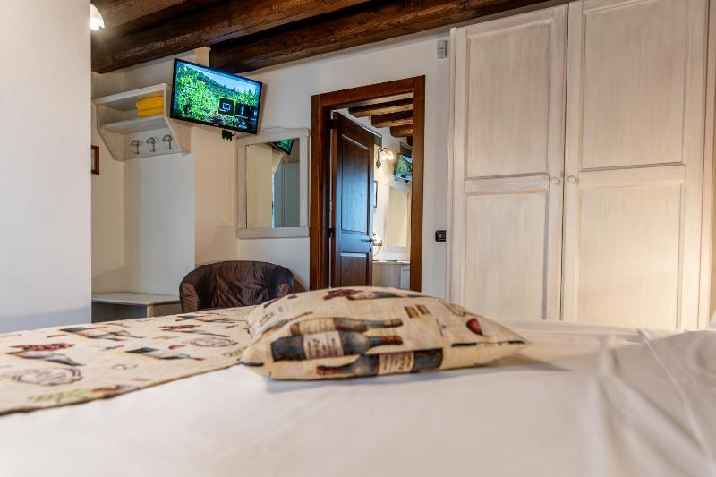 Double Room with Extra Bed image 2