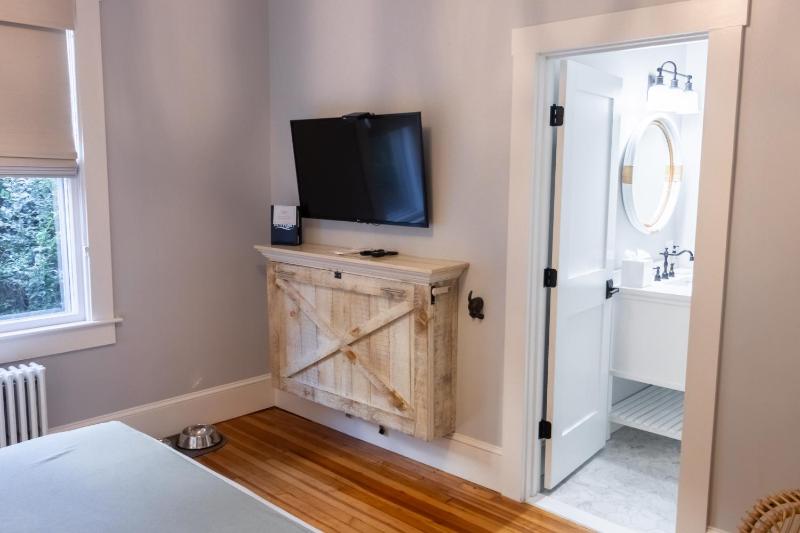 Room 3 image 3