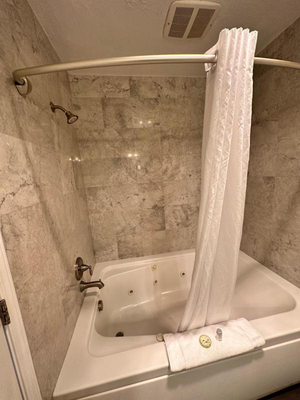 Oceanfront Double Queen Suite with Jetted Tub image 3