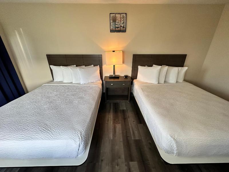 Oceanfront Double Queen Suite with Jetted Tub image 3