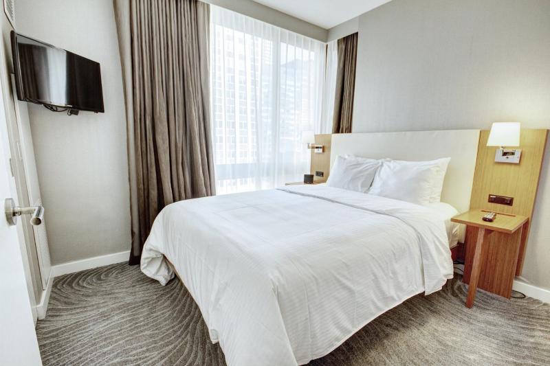 Beautiful Resort in Midtown 45 - Deluxe 1BD - image 4