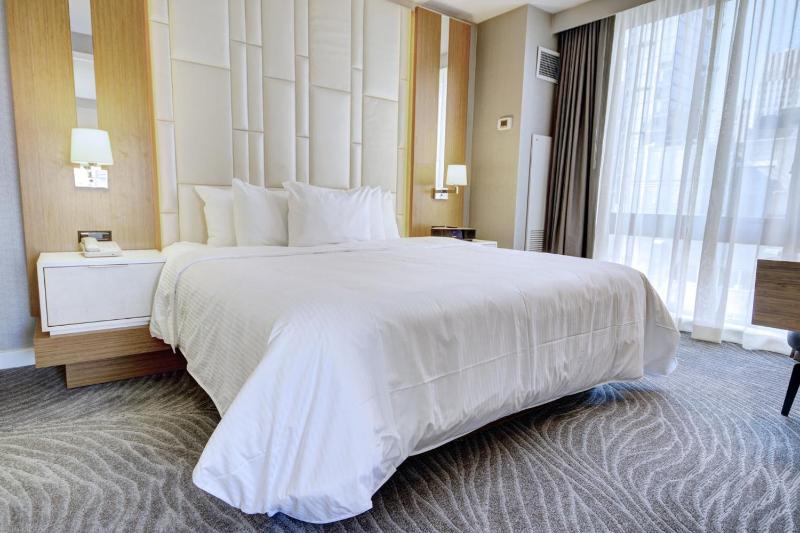 Beautiful Resort in Midtown 45 - Deluxe 1BD - image 9