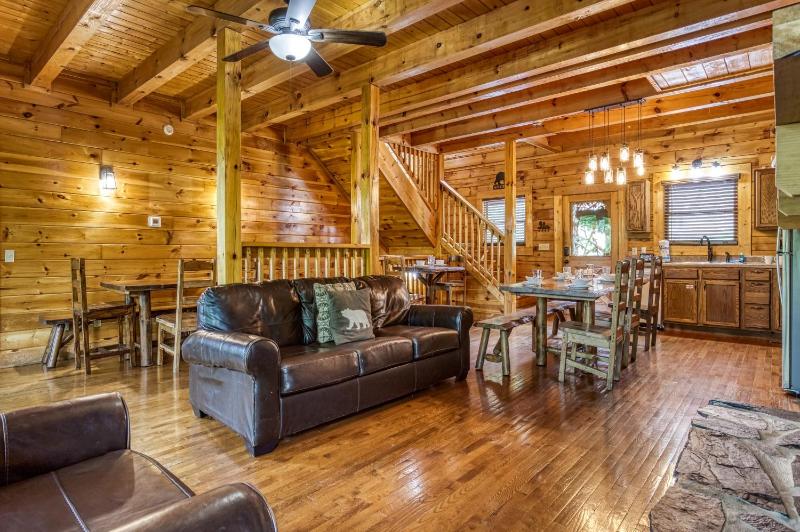 Big Bear Retreat- game Room Hot Tub Sleeps 3o Theater Room WIFI!!! - image 15
