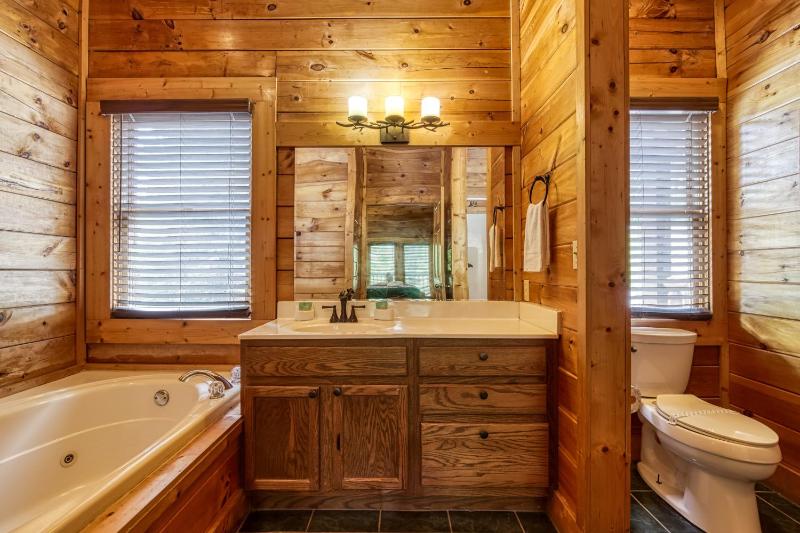 Big Bear Retreat- game Room Hot Tub Sleeps 3o Theater Room WIFI!!! - image 28