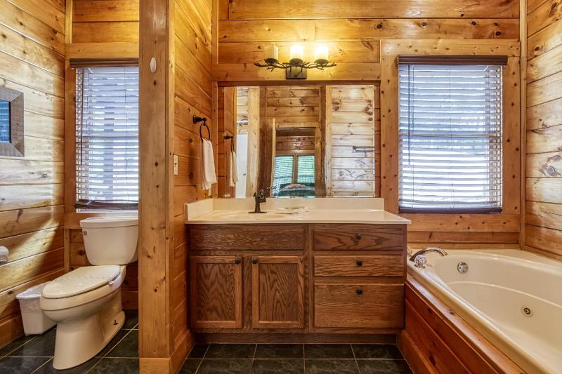 Big Bear Retreat- game Room Hot Tub Sleeps 3o Theater Room WIFI!!! - image 25