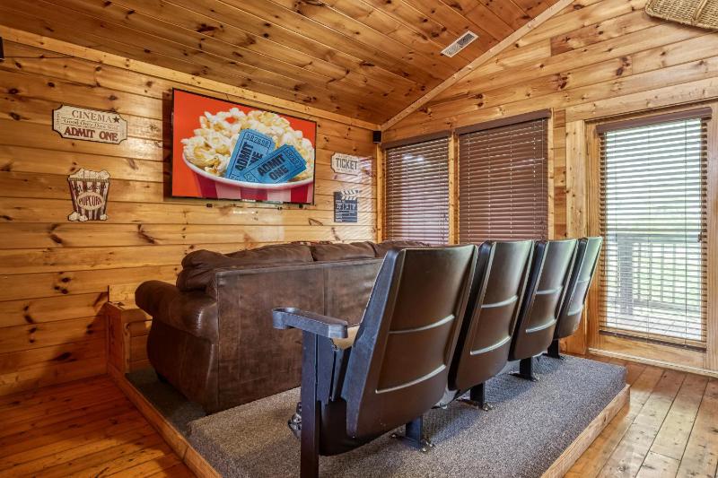 Big Bear Retreat- game Room Hot Tub Sleeps 3o Theater Room WIFI!!! - image 37