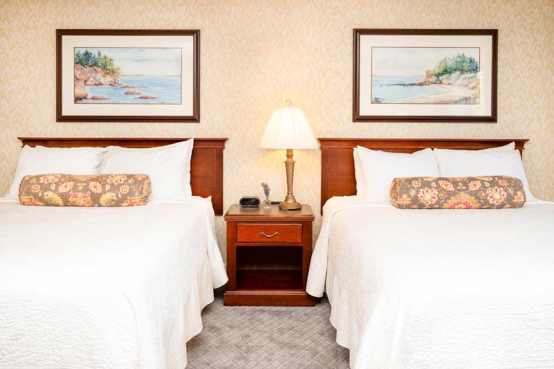 Deluxe Queen Room with Two Queen Beds image 3