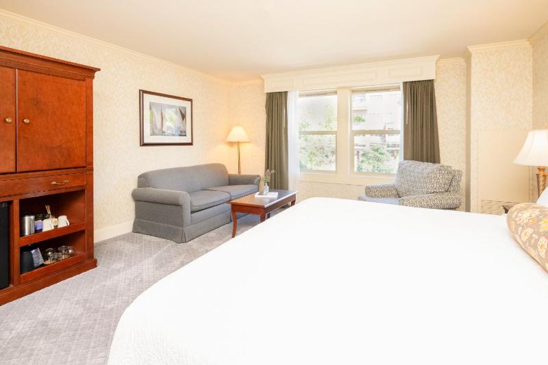 King Room image 4