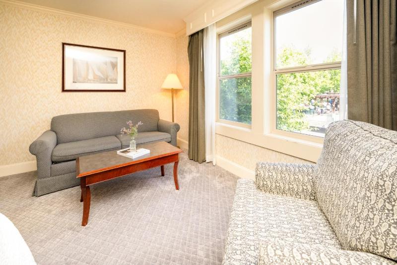 King Room image 3