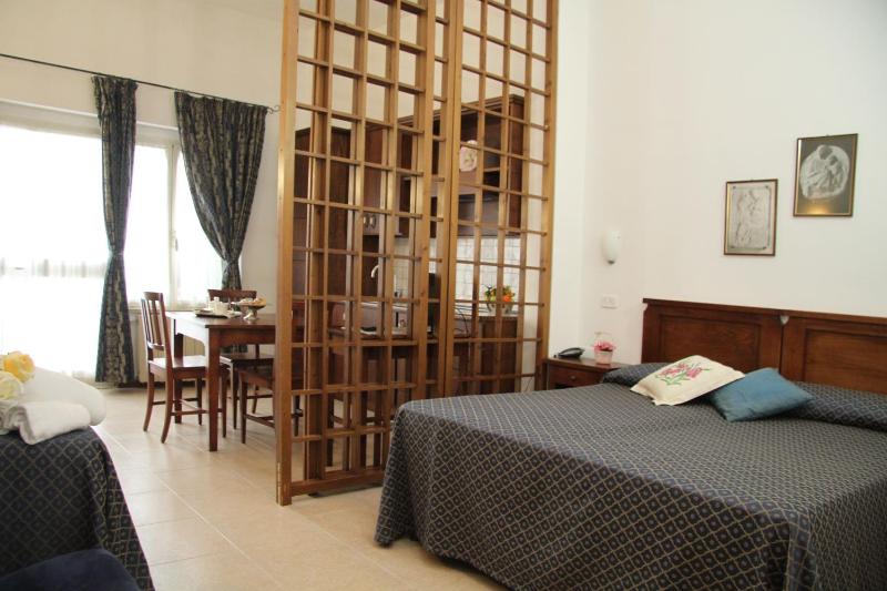 Studio Apartment image 3