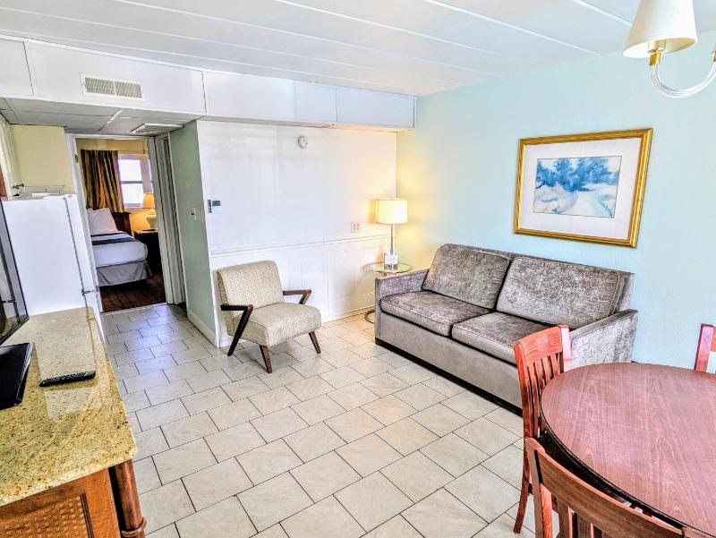 One-Bedroom Suite with Kitchenette  image 1