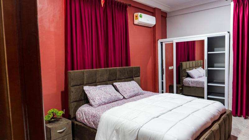 Opheboat Villa and Cuisine Services - image 3