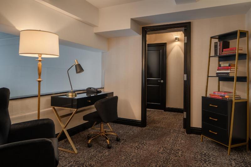 The Manhattan Club - image 9