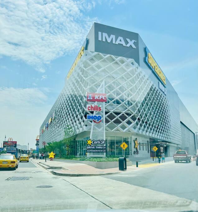 Gran Suite Junto Al San Marino Mall - image 12