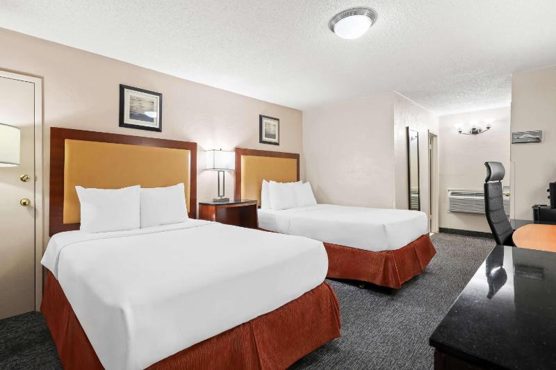 Double Room with Two Double Beds - Non-Smoking image 2