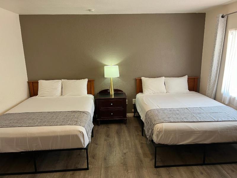 Standard Room with Two Double Beds image 3