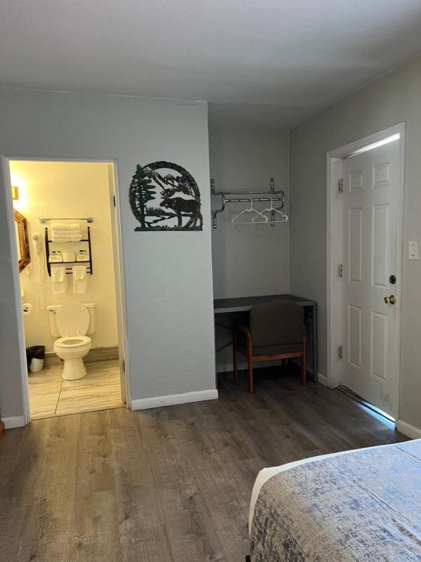 Standard Room with Two Double Beds image 4