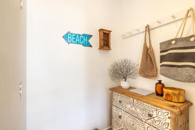 Villa Ellisa 4 beautiful unit with beautiful water views at Little Beach - image 26