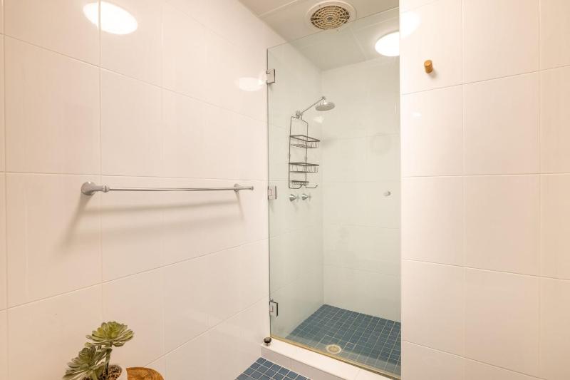 Villa Ellisa 4 beautiful unit with beautiful water views at Little Beach - image 13