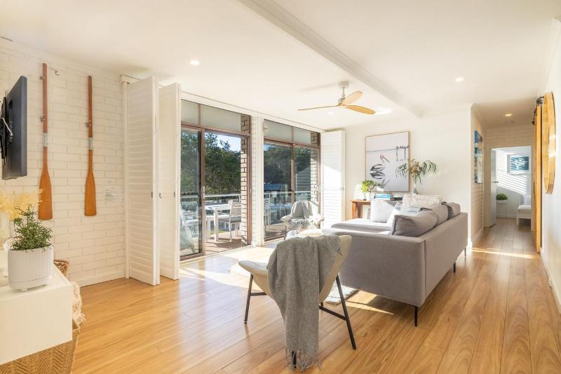 Villa Ellisa 4 beautiful unit with beautiful water views at Little Beach - image 15