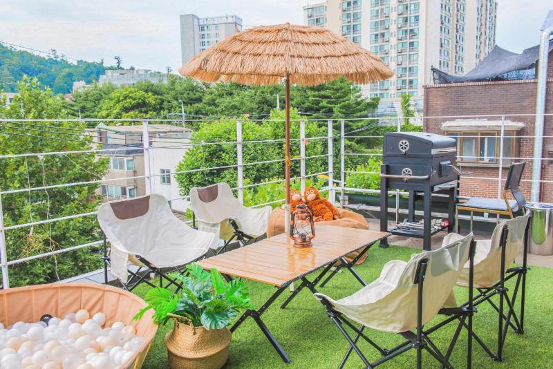 Cozy place near Hongdae Images