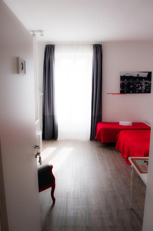 Triple Room with City View image 4