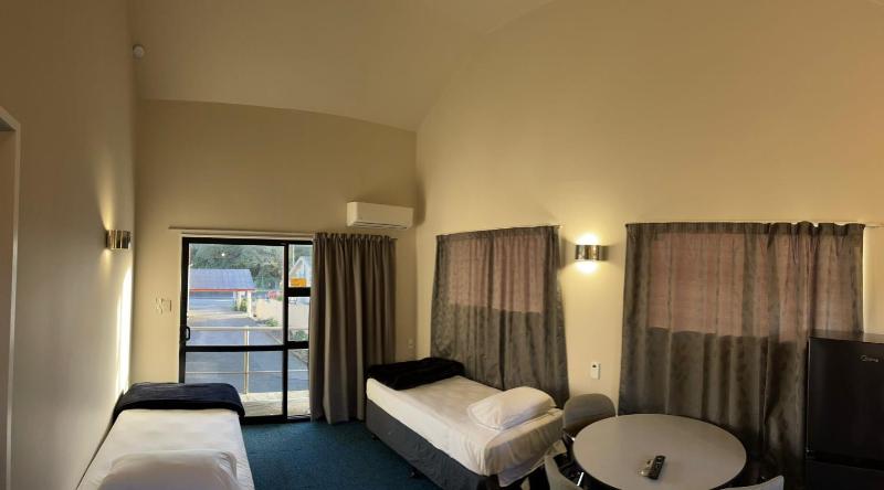 Rayland Epsom Motel - image 4