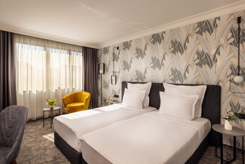 Standard Double or Twin Room image 4