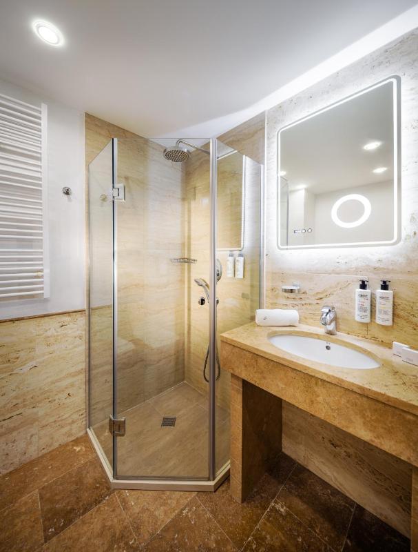 Superior Double or Twin Room image 3